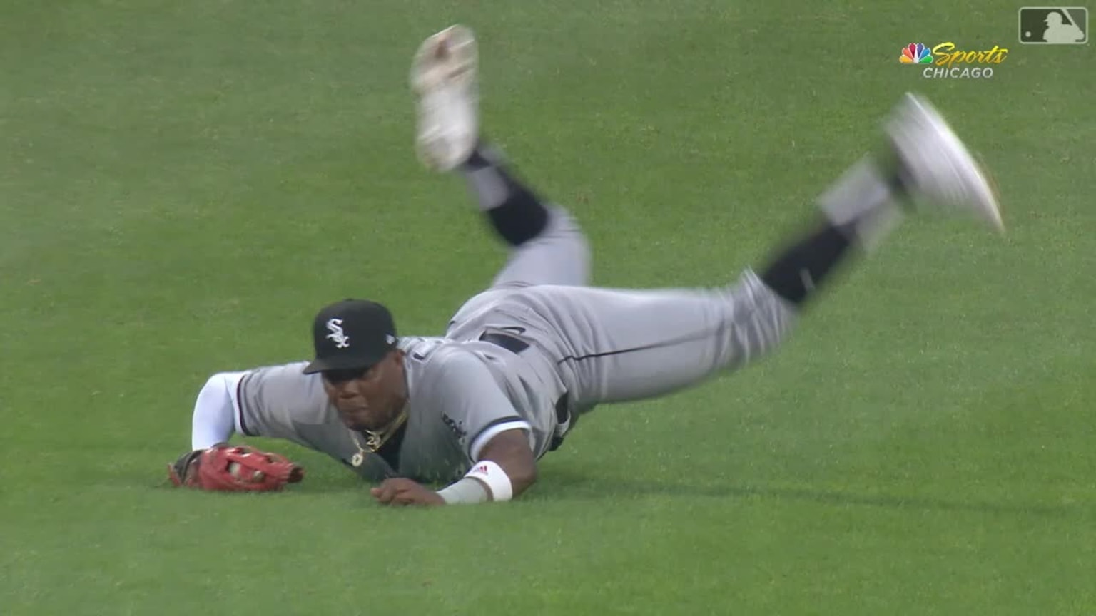 Oscar Colás makes a great diving catch in right 07/19/2023