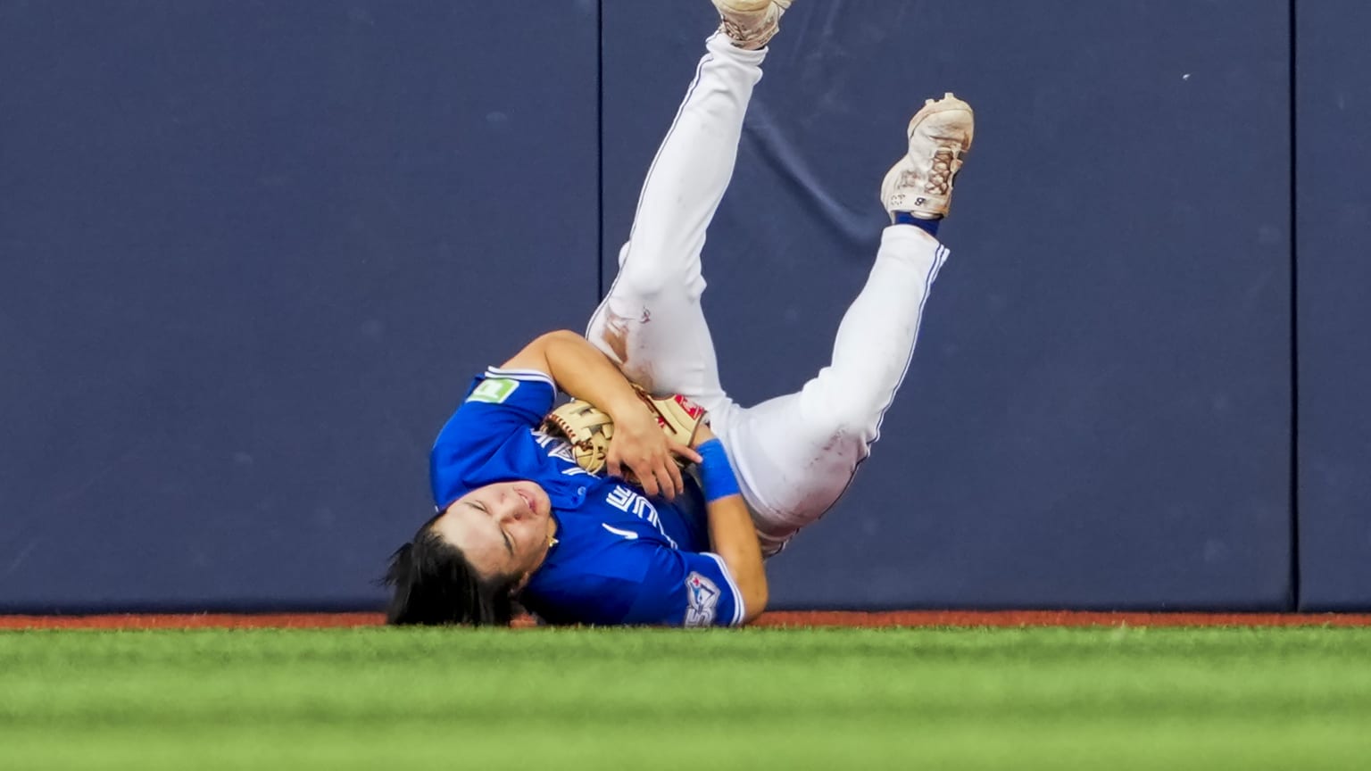 Brett Bateman's wild reaching catch | 09/26/2026 | Toronto Blue Jays