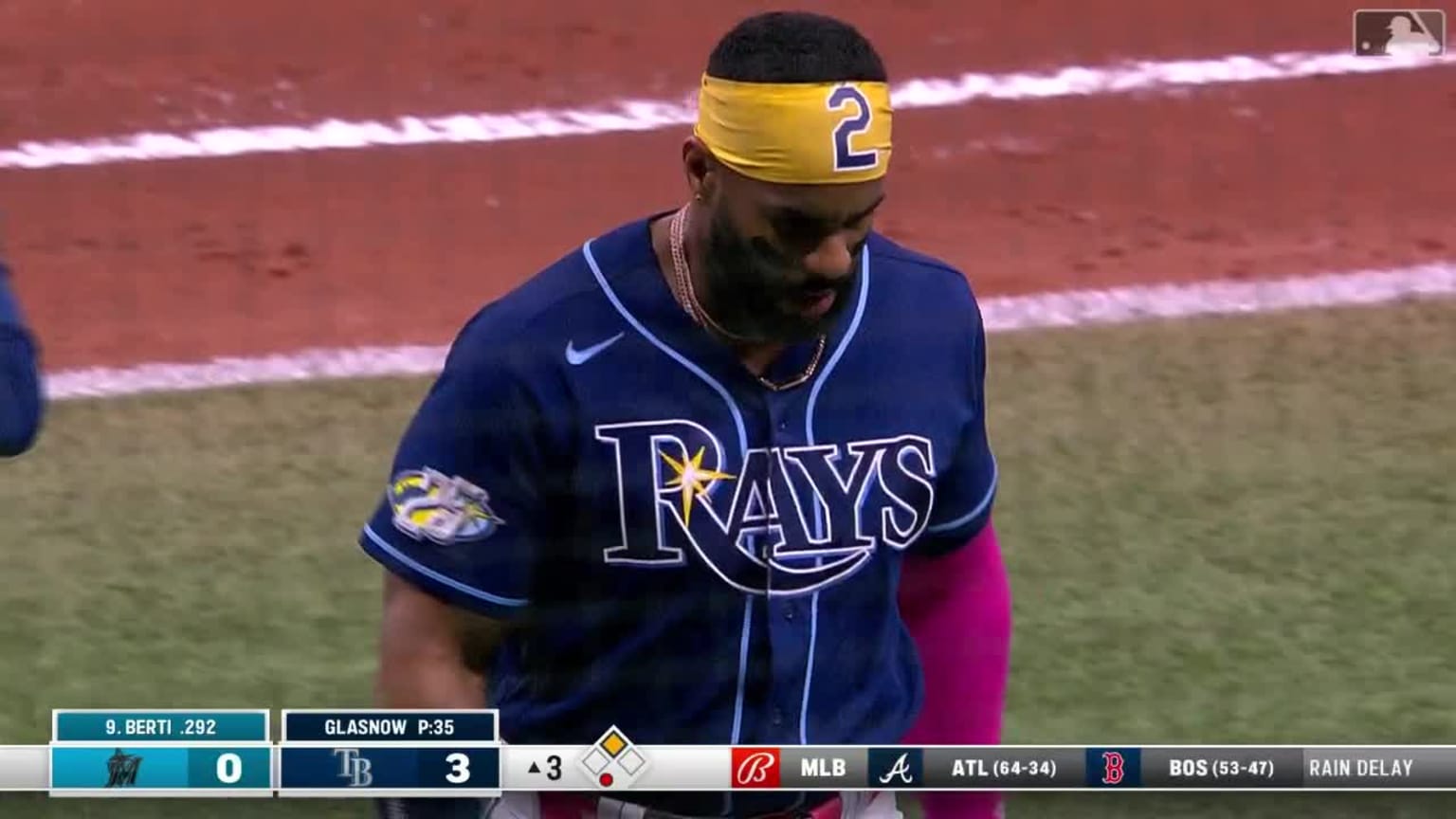 Yandy Díaz leaves with an injury 07/25/2023 Tampa Bay Rays