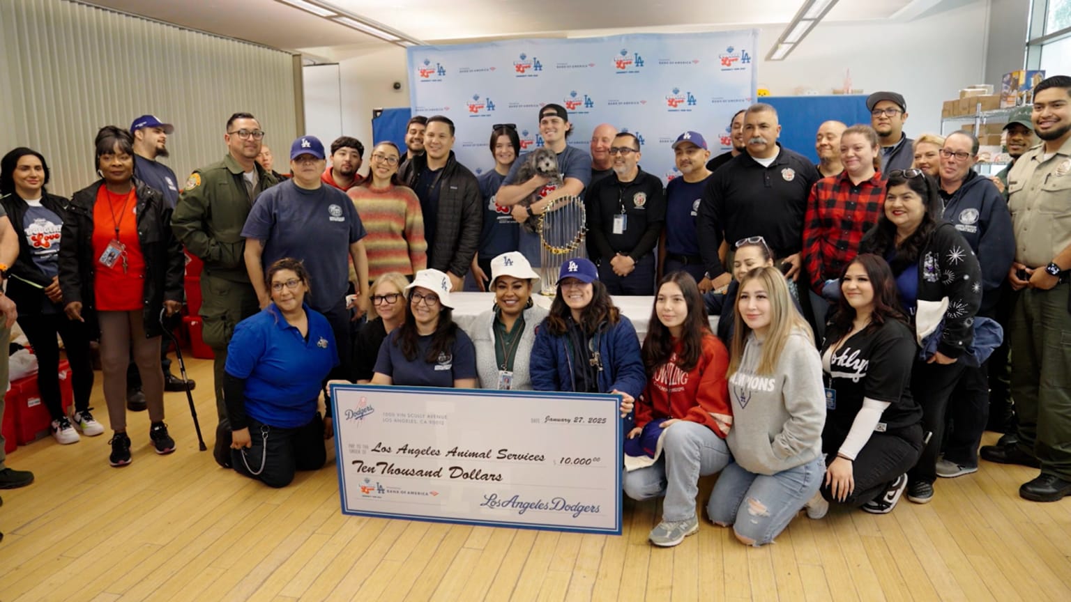 Dodgers visit and give back to local animal shelter 01/28/2025 Los