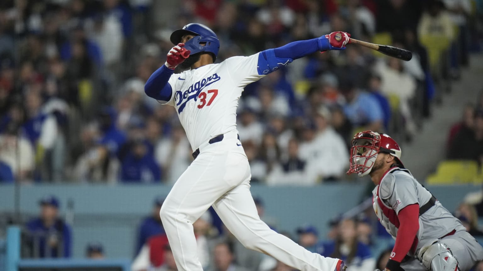 Teoscar Hernández hits his second homer of the game | 03/29/2024