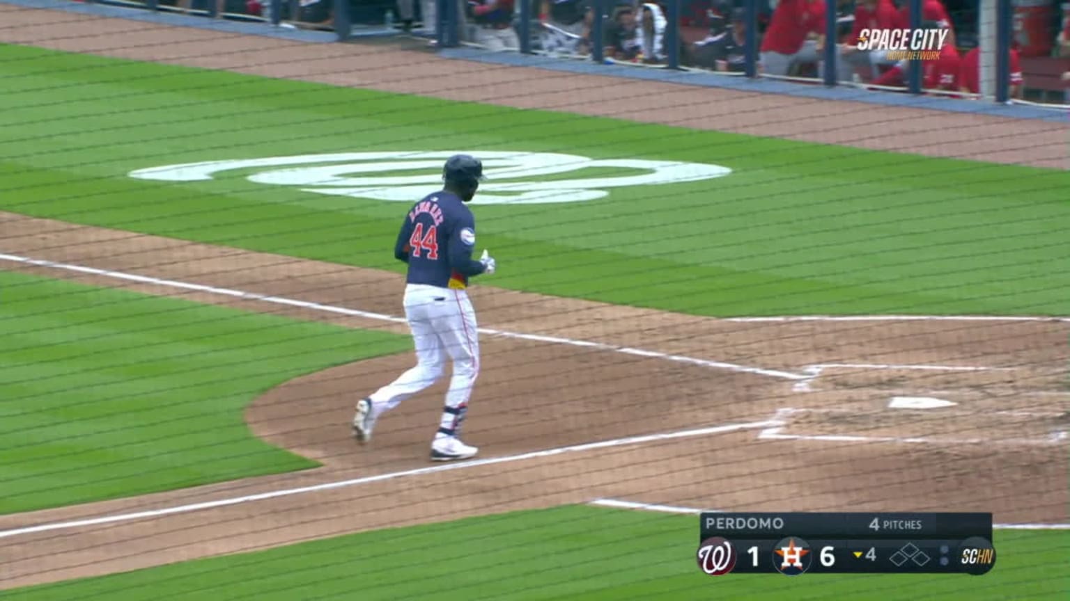 Yordan Alvarez crushes a solo home run in the 4th 03/09/2024
