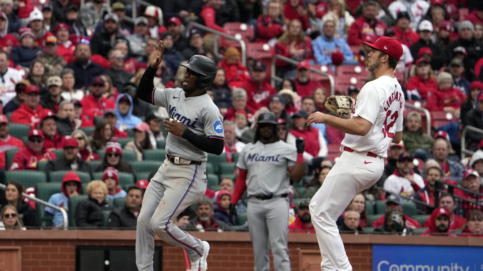 Tim Anderson scores on a wild pitch | 04/04/2024 | MLB.com