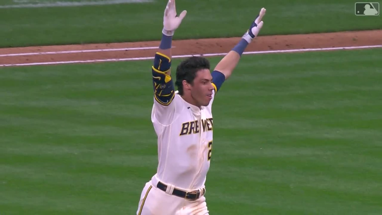 Yelich bounces a walkoff, RBI single to right 07/24/2023 Milwaukee