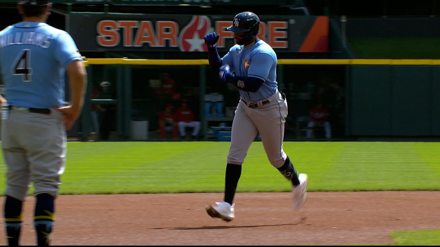 Díaz hits a solo HR to left center field in the 1st | 04/19/2023 ...