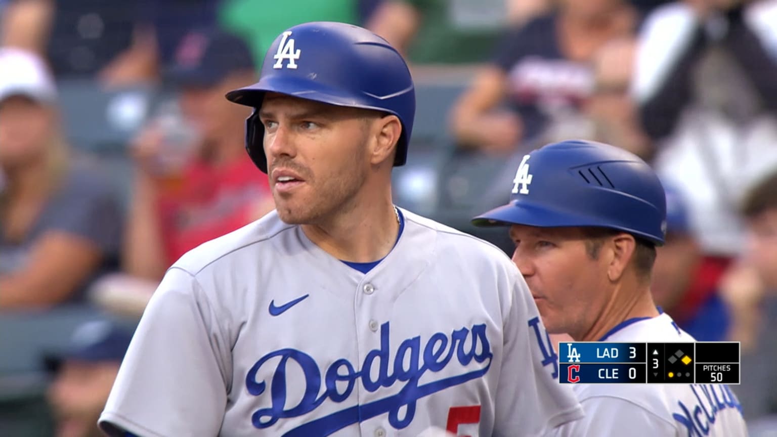 Freddie Freeman bloops an RBI single into center | 08/22