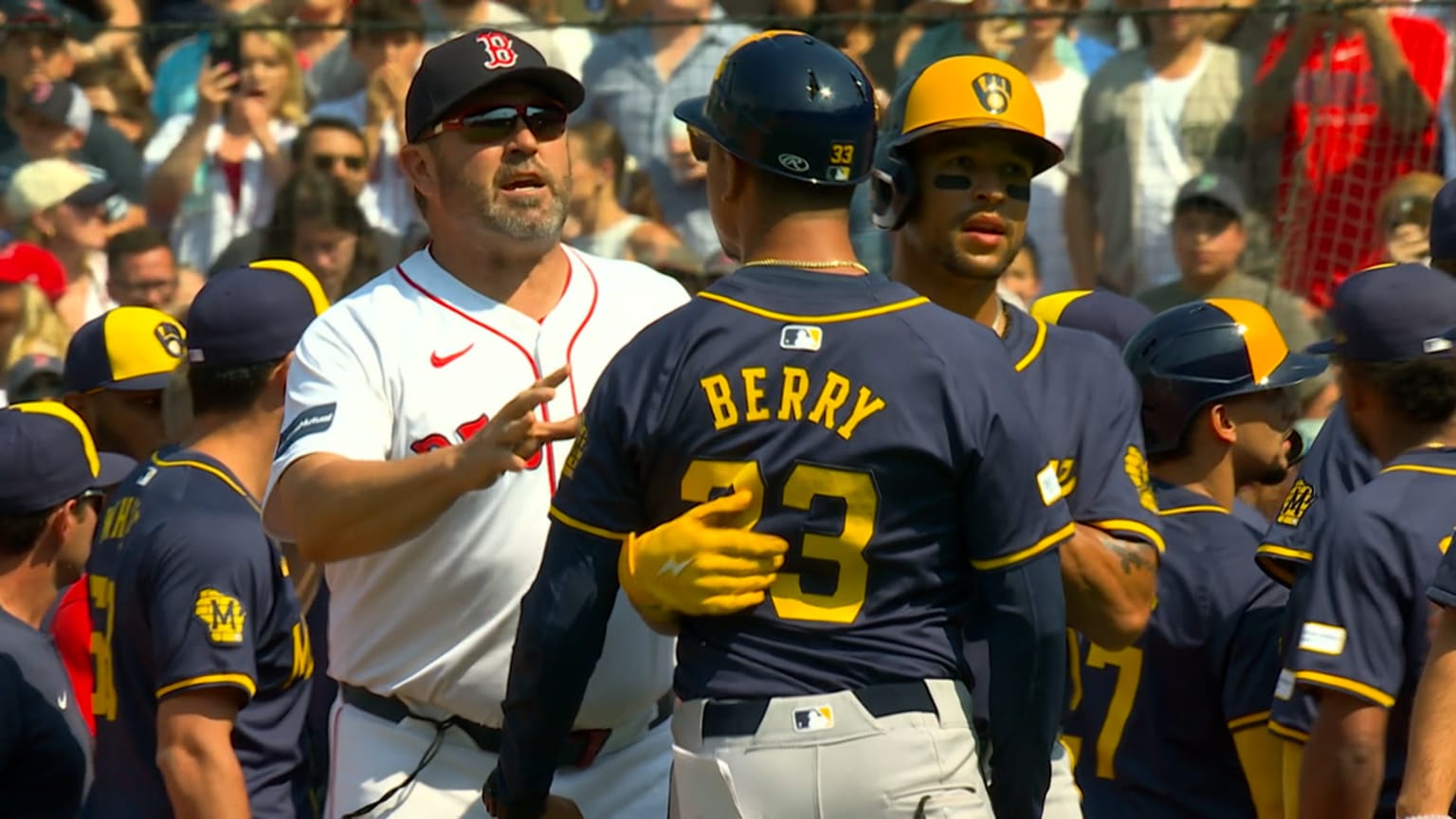 Brewers, Red Sox benches clear 05/26/2024 Milwaukee Brewers