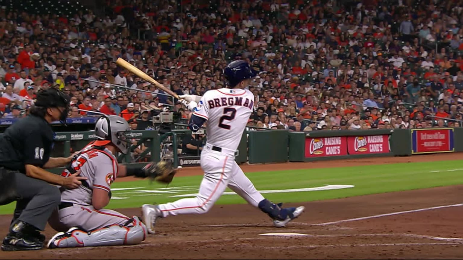 Alex Bregman drills a home run to left field | 09/19/2023