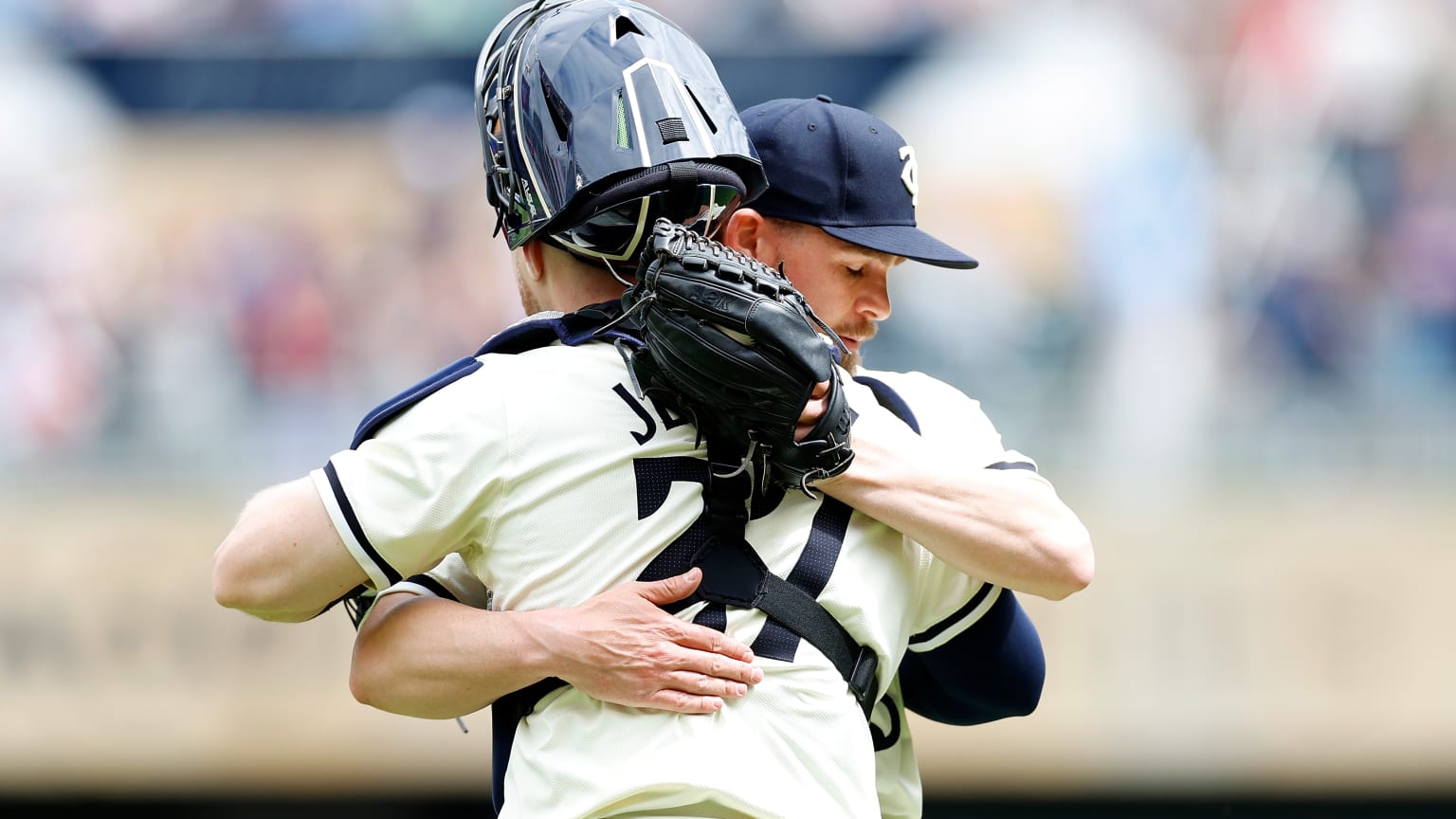 Josh Staumont K's Leo Rivas, seals win | 05/09/2024 | Minnesota Twins