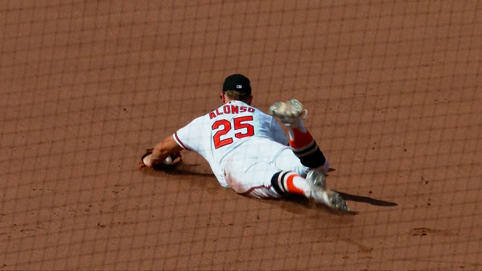 Pete Alonso shows off his reflexes and makes the nice diving stop in the top of the 8th inning
