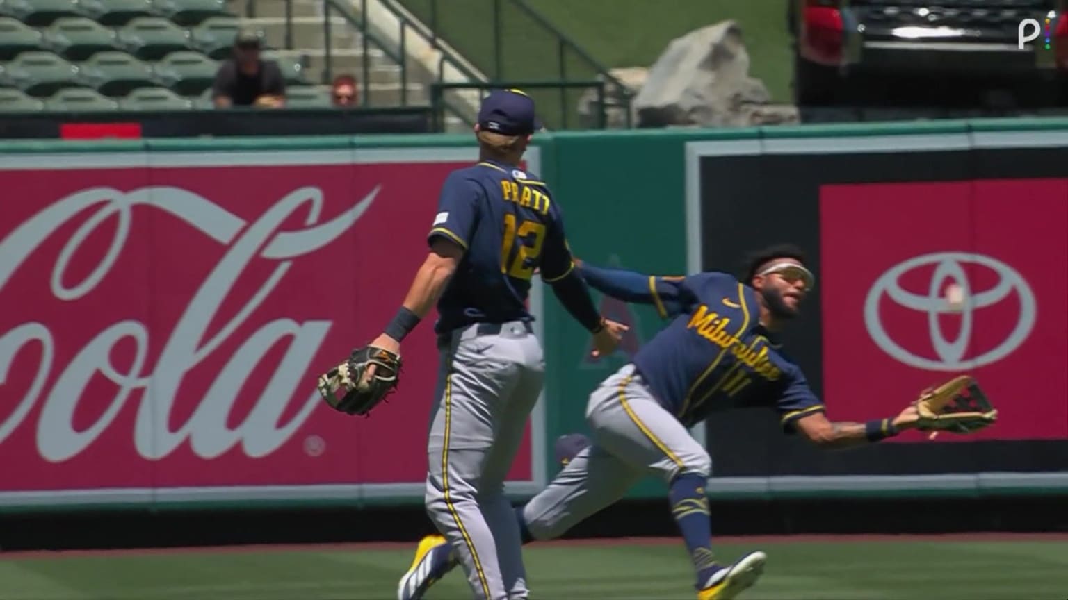 Jackson Chourio's diving catch | 08/02/2026 | MLB.com