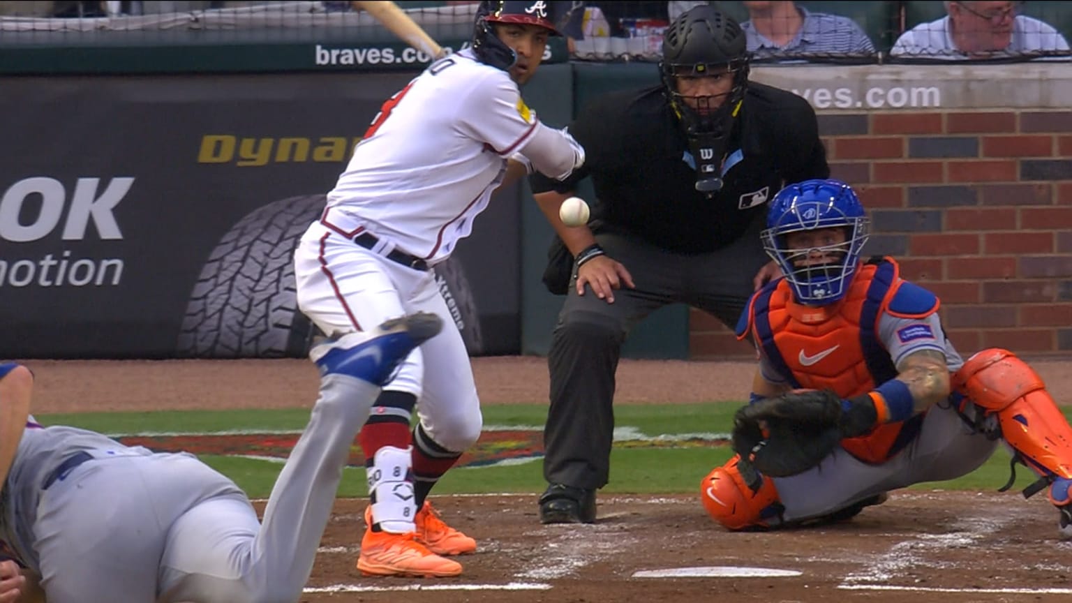 Eddie Rosario skies a two run home run to right field 08/22/2023