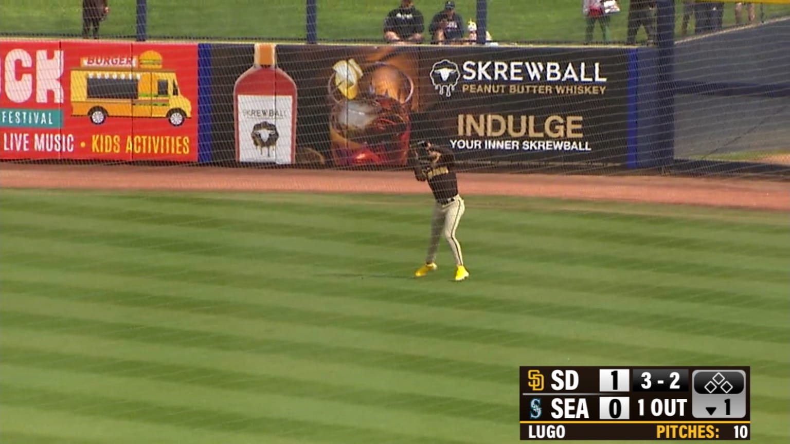 Fernando Tatis Jr. records a putout in right field | 03/02/2023 | San ...