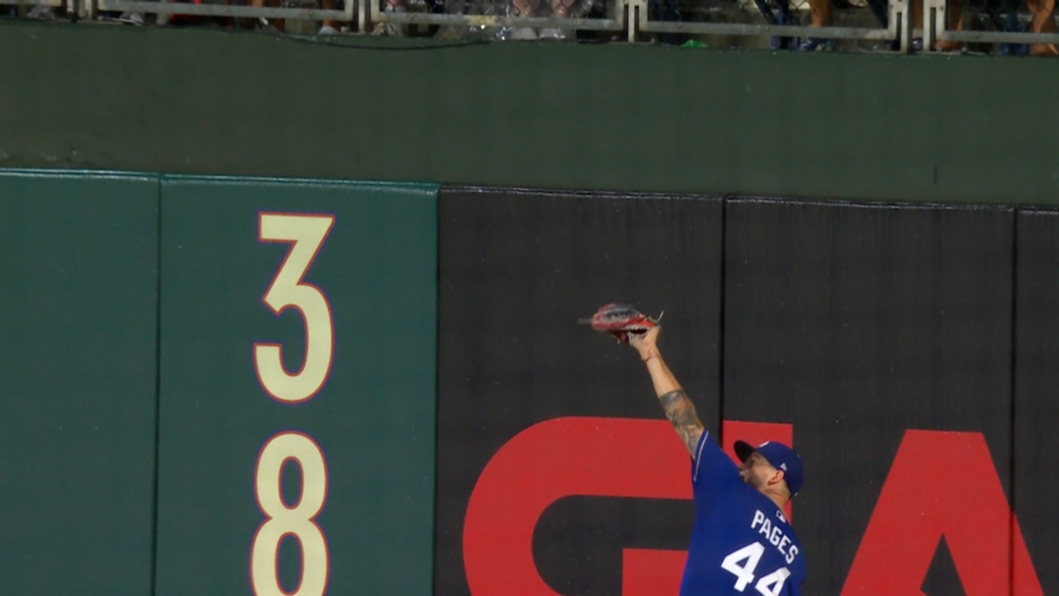 Andy Pages’ Incredible Wall Catch vs. Phillies