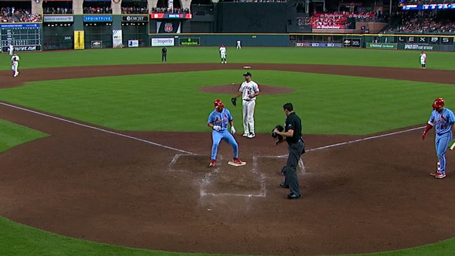 Ramón Urías scores on a wild pitch | 04/18/2026 | MLB.com