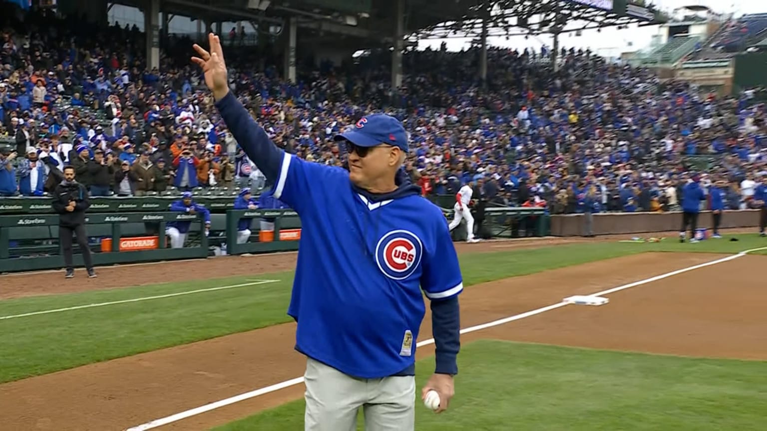 Ryne Sandberg throws out ceremonial first pitch | 04/01/2024 | MLB.com
