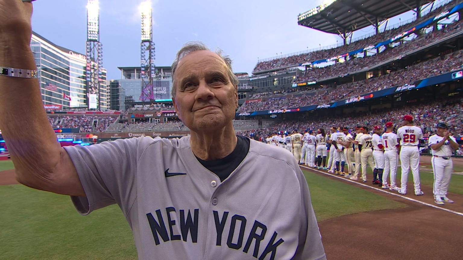 Joe Torre introduced before 2025 All-Star Game