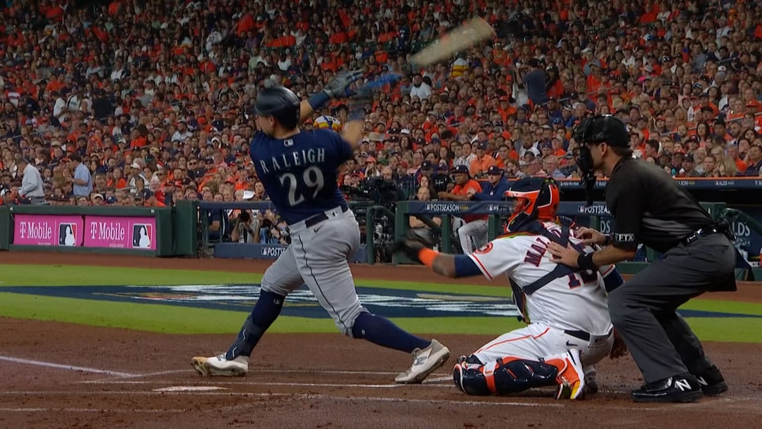 Cal Raleigh rakes an RBI single to right field | 10/11/2022 | Seattle ...