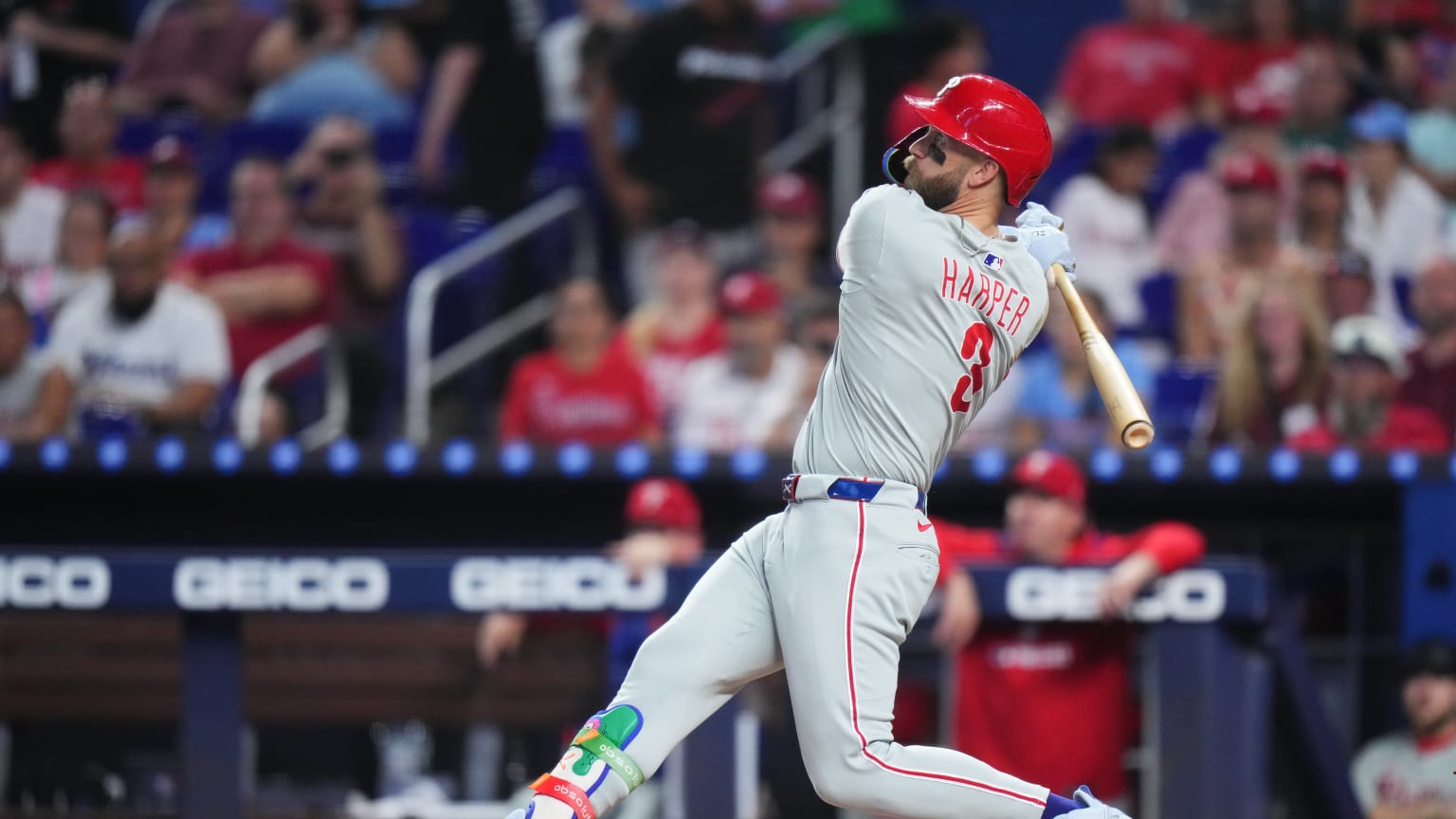 ブライス・ハーパー直筆サイン入り超大型写真…Bryce Harper…ショーマン ブライス・ハーパー直筆サイン入り超大型写真…Bryce Harper