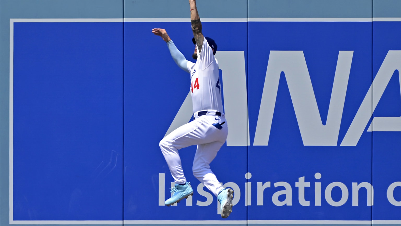 Andy Pages' leaping catch | 07/20/2025 | Los Angeles Dodgers