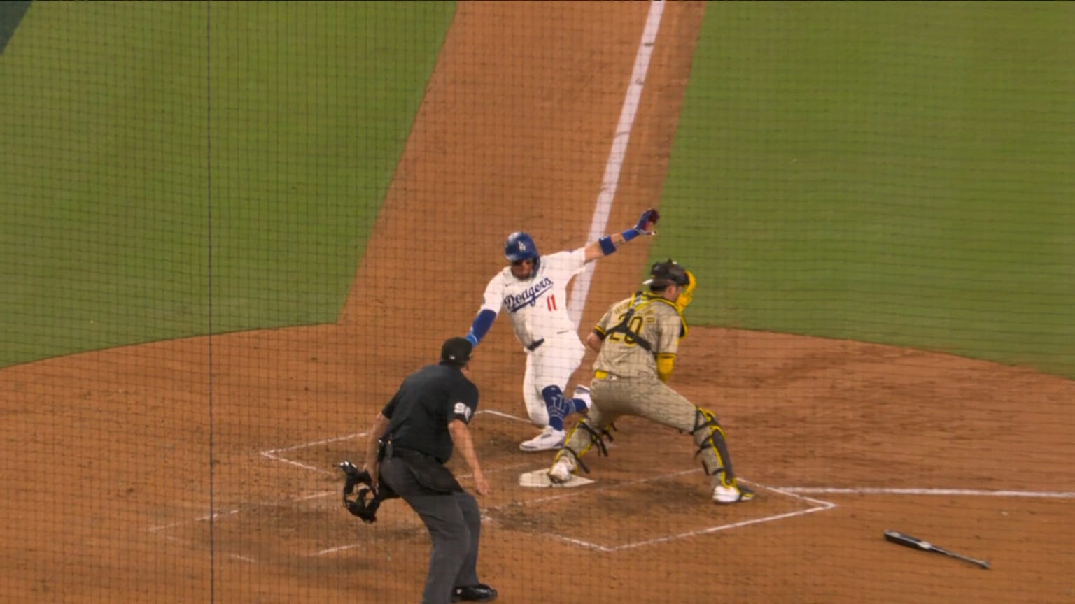 Solano saca el out en home