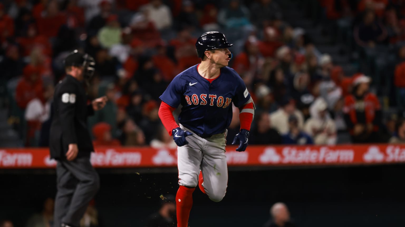 Tyler O'Neill clobbers his second homer of the game | 04/05/2024 | MLB.com