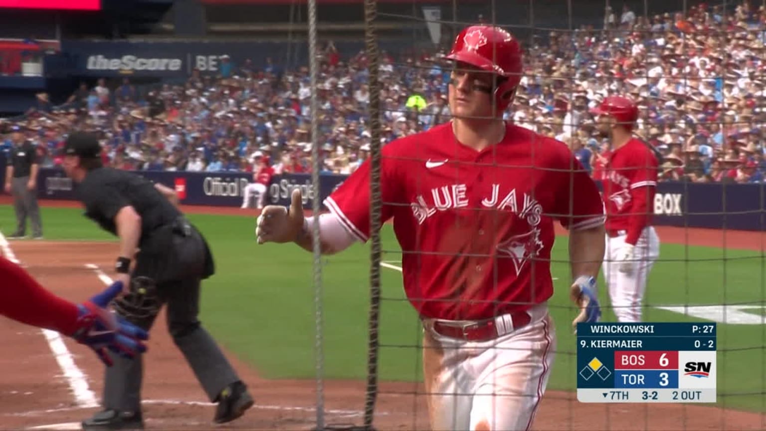 Chapman scores on throwing error 07/01/2023 Toronto Blue Jays