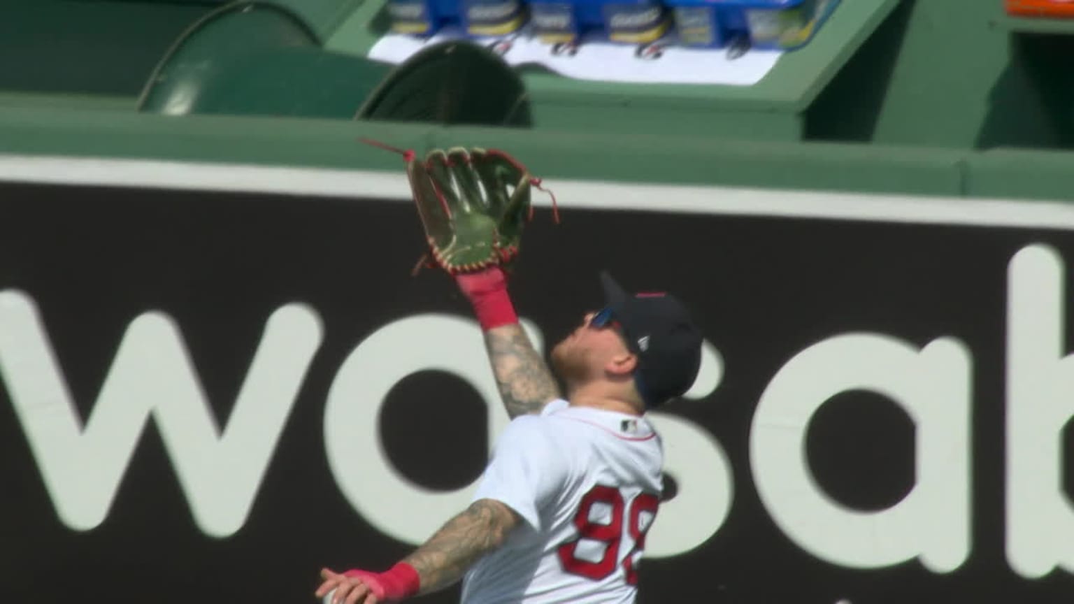 Verdugo makes a great running catch on a fly ball 08/27/2023 Boston
