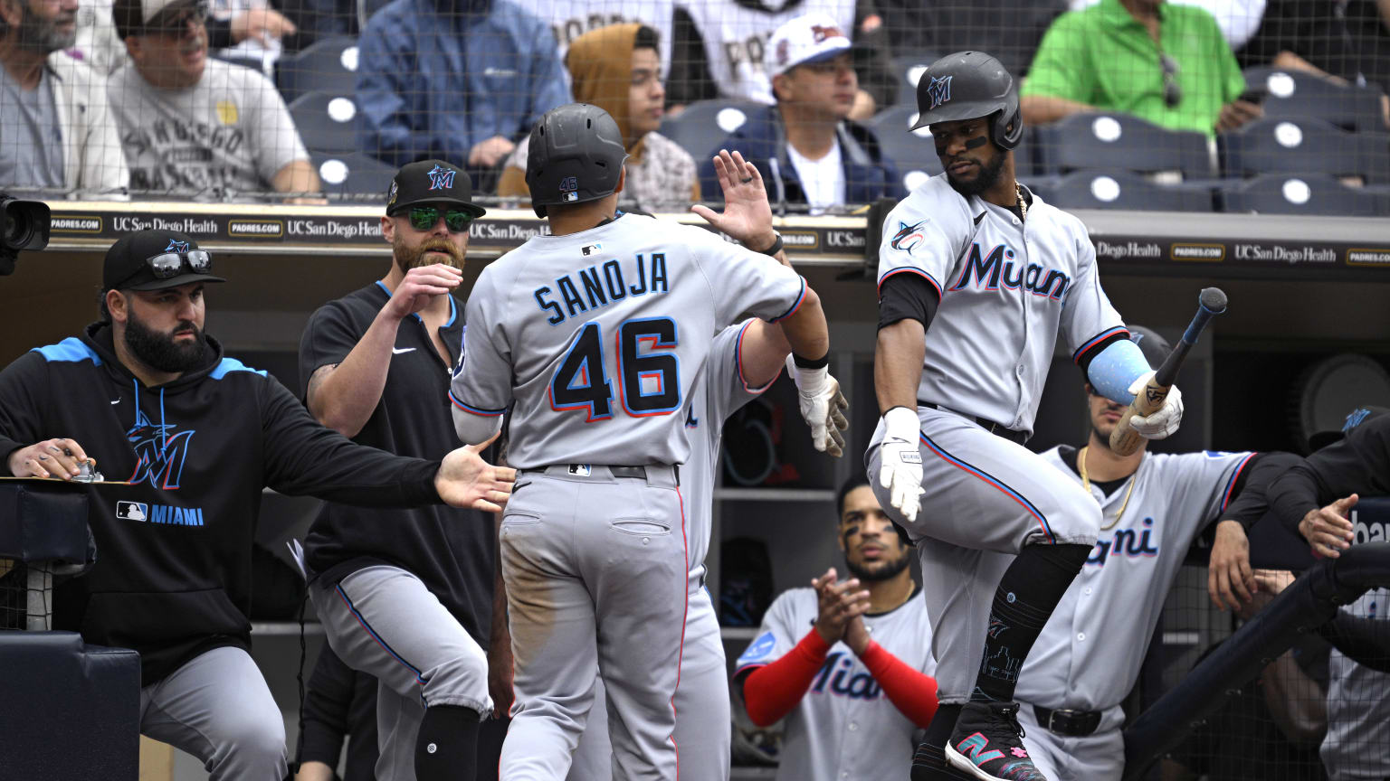 Javier Sanoja scores on wild pitch | 05/28/2025 | MLB.com