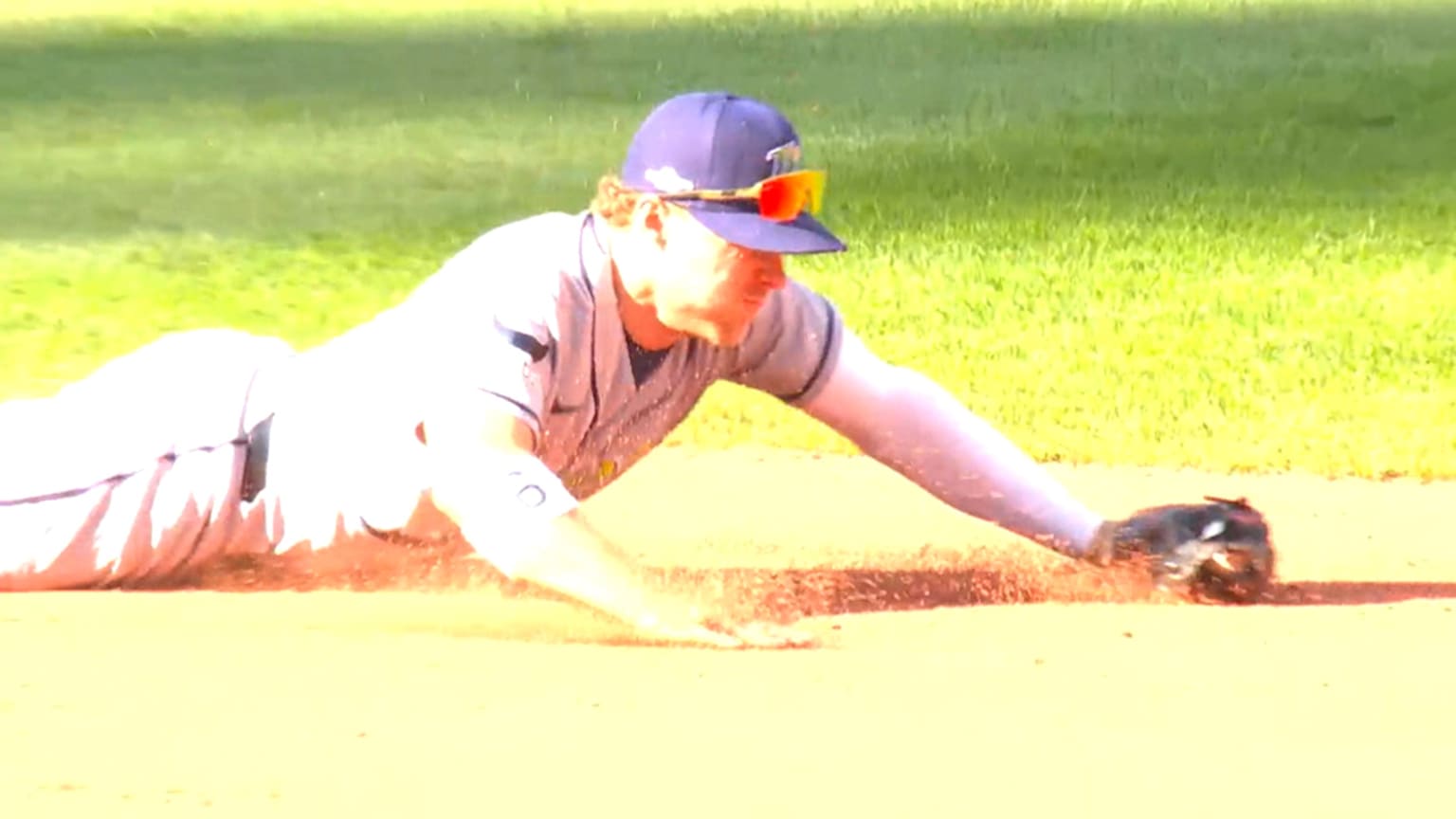 Taylor Walls' wonderful diving stop | 10/15/2026 | Minnesota Twins