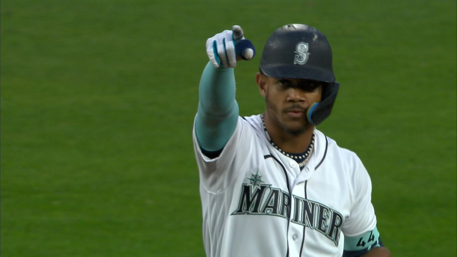 Julio Rodríguez hits an RBI double to center field | 08/28/2023 ...