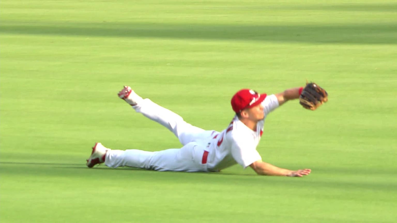Tommy Edman makes an incredible diving catch | 06/29/2023 | St. Louis ...