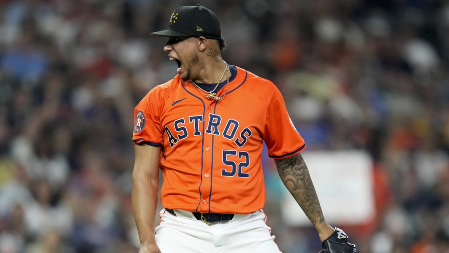 Bryan Abreu escapes a jam in the 8th inning