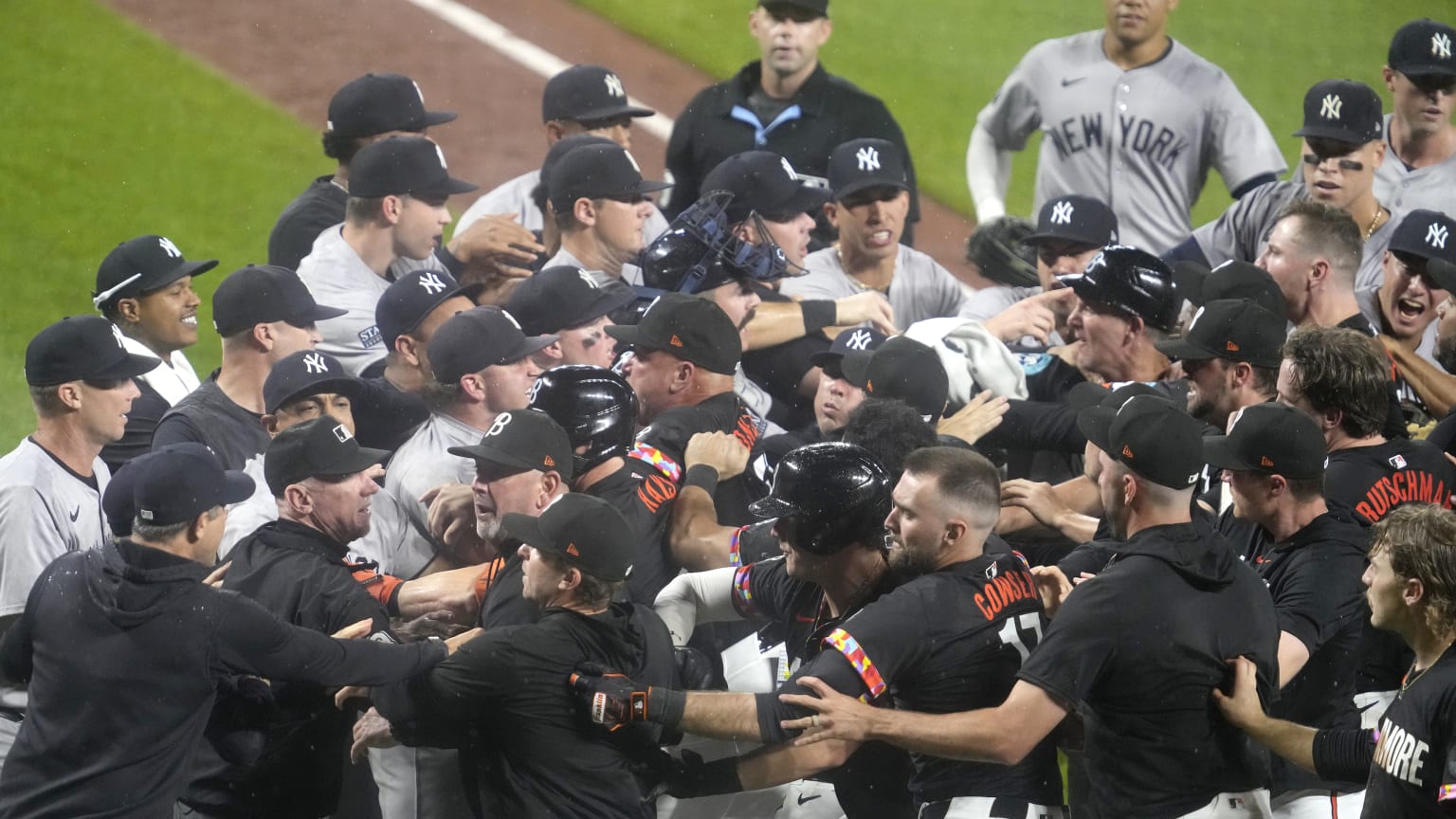 Benches clear between Yankees and Orioles 07/12/2024
