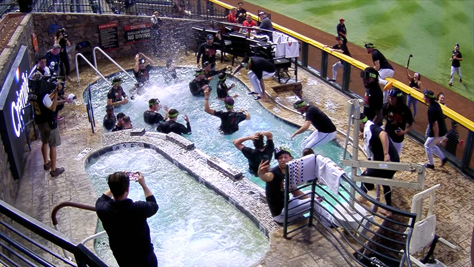 Dbacks jump in pool to celebrate 09/30/2023 Arizona Diamondbacks