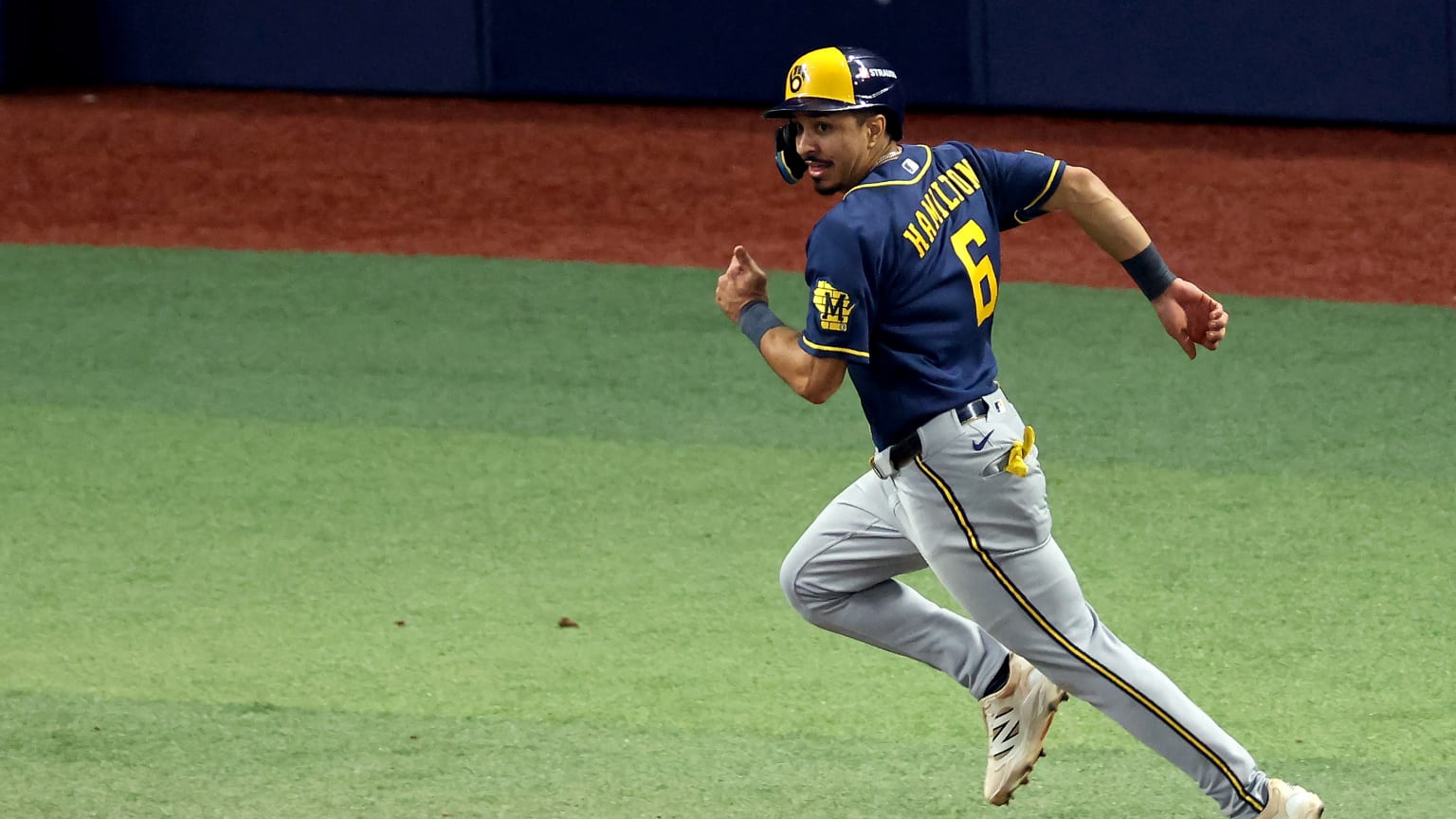 David Hamilton produce con sencillo | 26/10/2026 | Los Brewers de Milwaukee