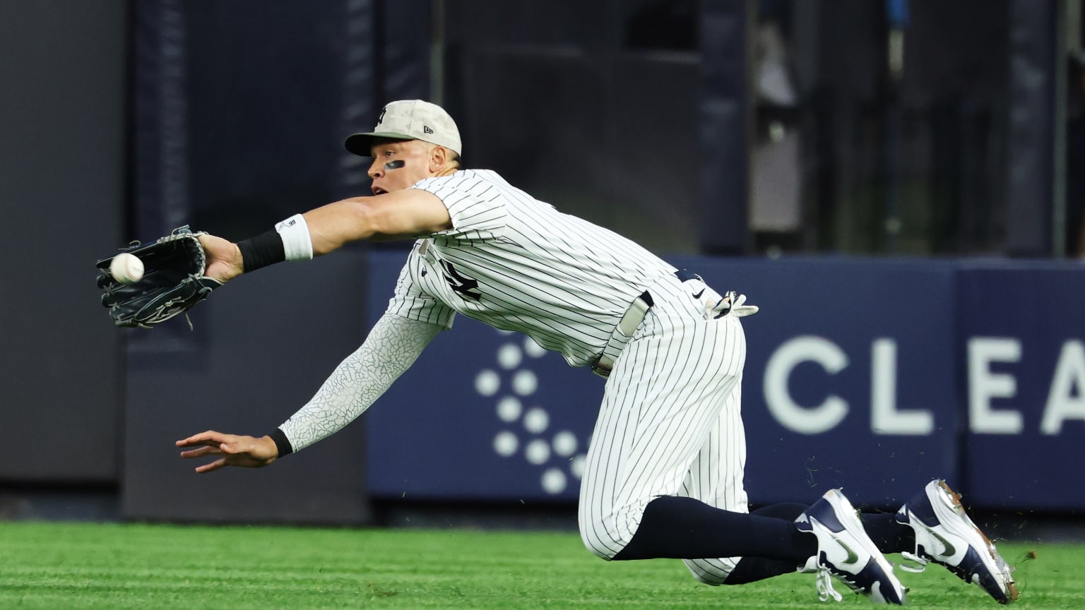 Aaron Judge's impressive diving catch | 05/18/2025 | New York Yankees