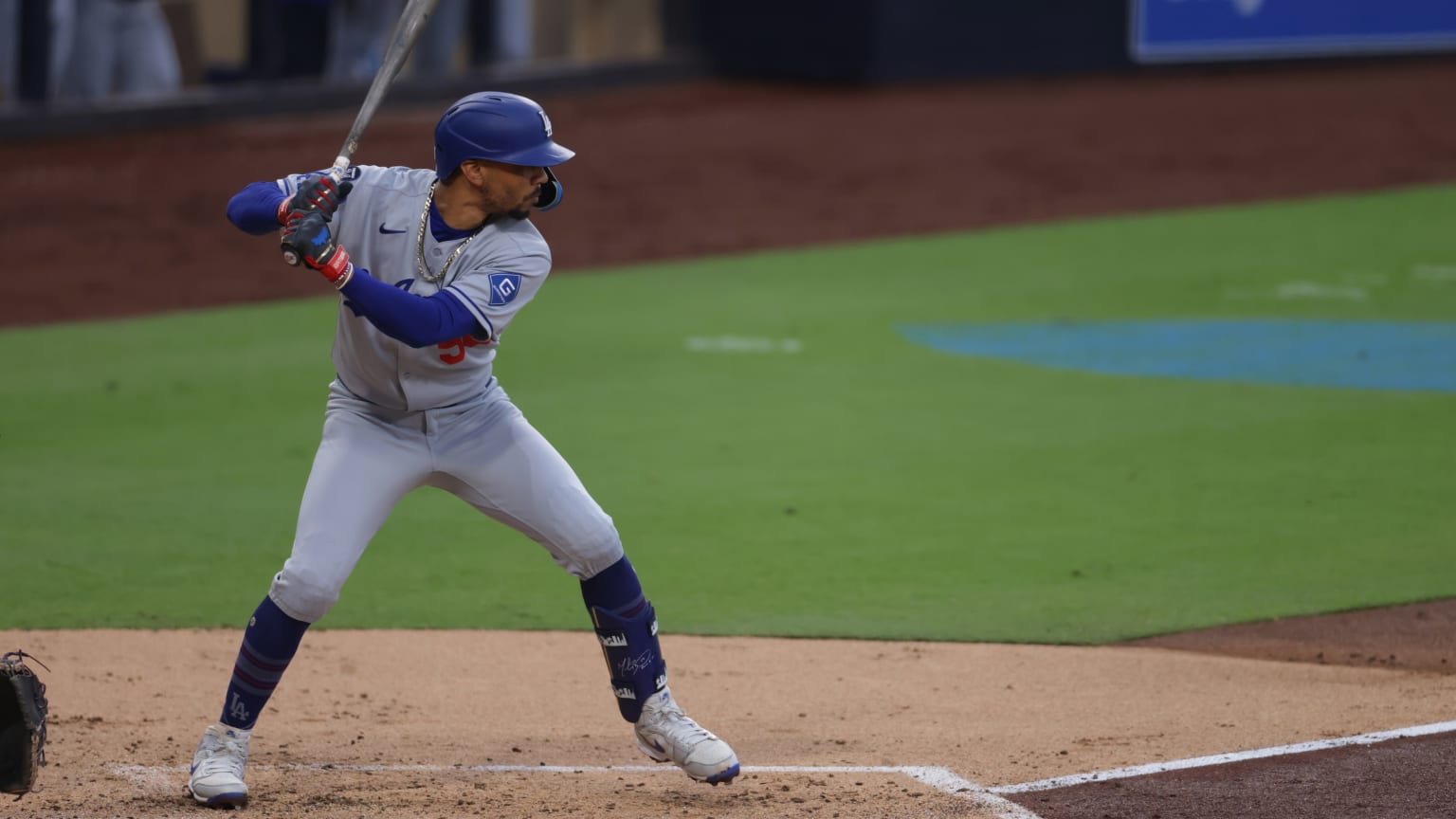 1,000円オフ【新品未使用】Mookie Betts ボビングヘッド※箱潰れ有 Mookie Betts - MLB News, Rumors, & Updates | FOX Sports