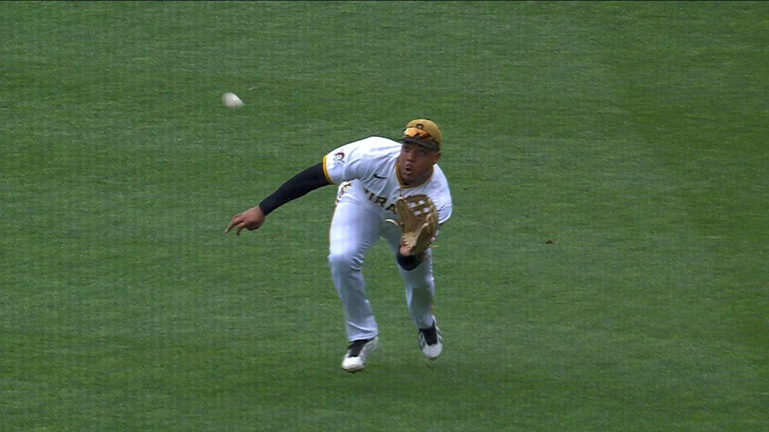 Esmerlyn Valdez's diving catch | 07/26/2026 | MLB.com