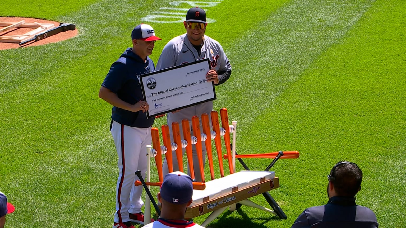 White Sox honor Miguel Cabrera, who reminds them how much he has