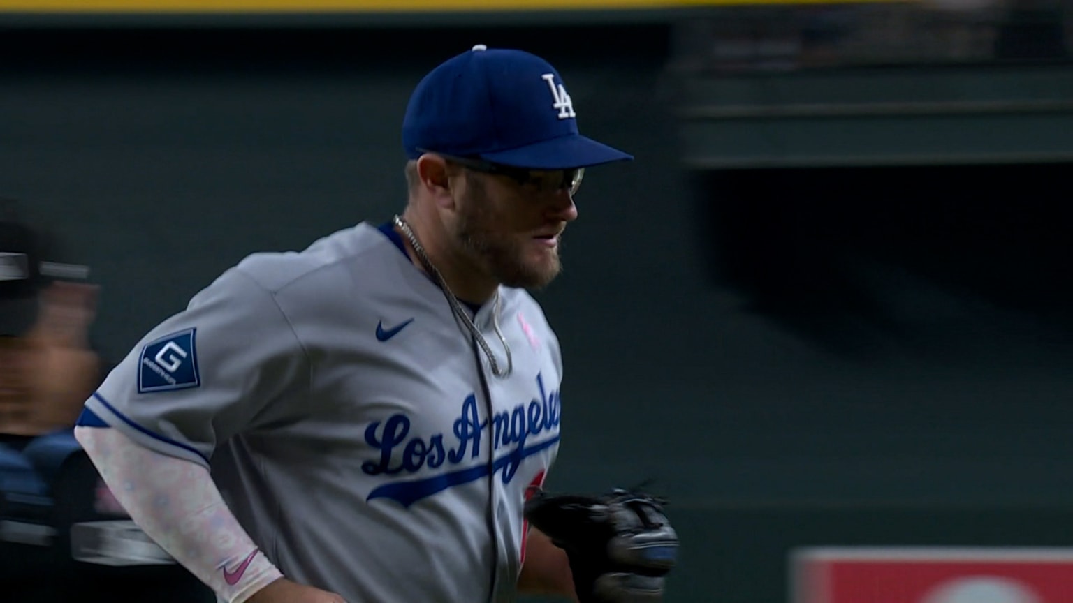 Max Muncy's terrific barehanded play | 05/11/2025 | Los