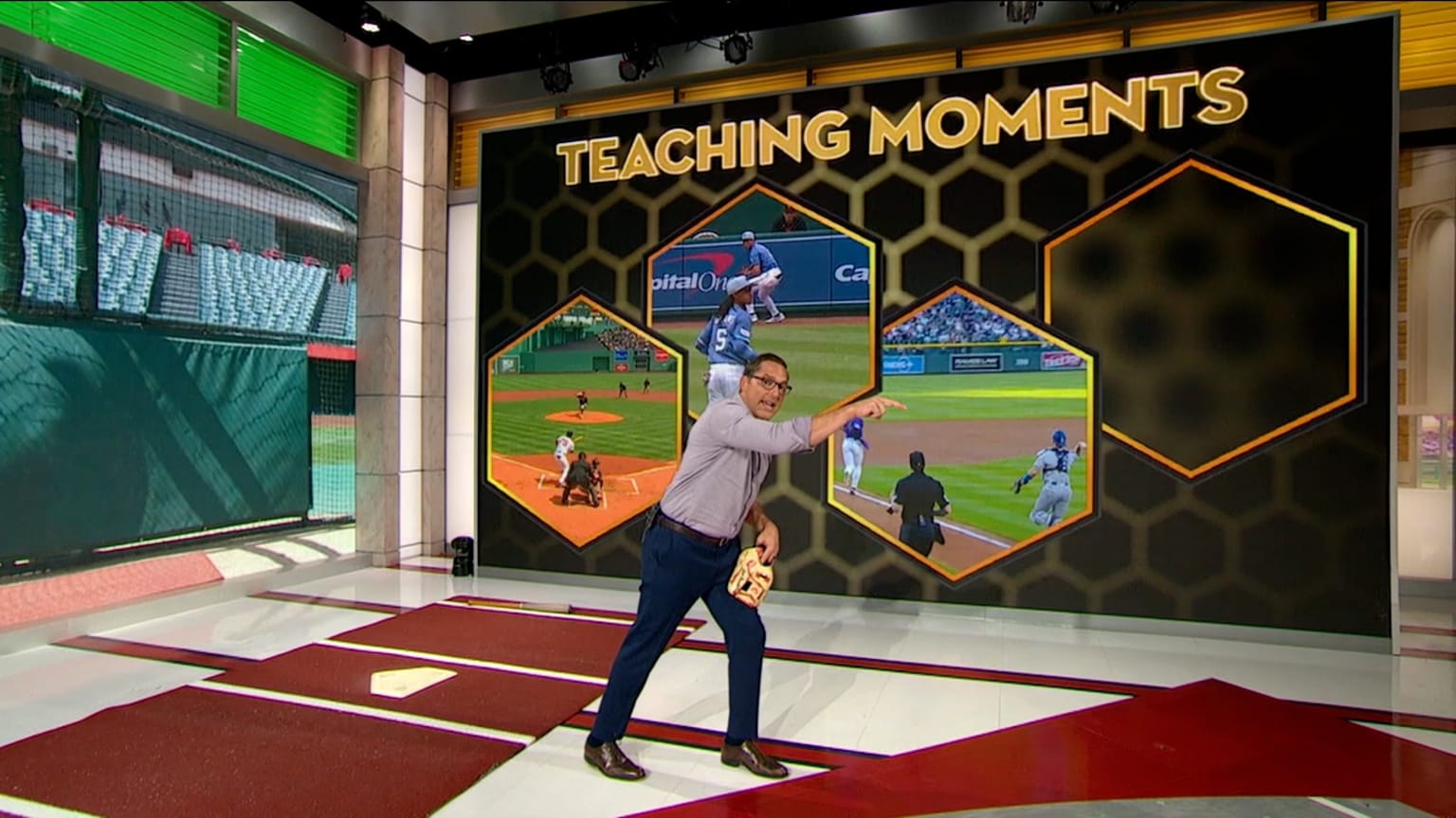 Teaching moments for safety squeezes, rundowns, more | 04/21/2026 | MLB.com