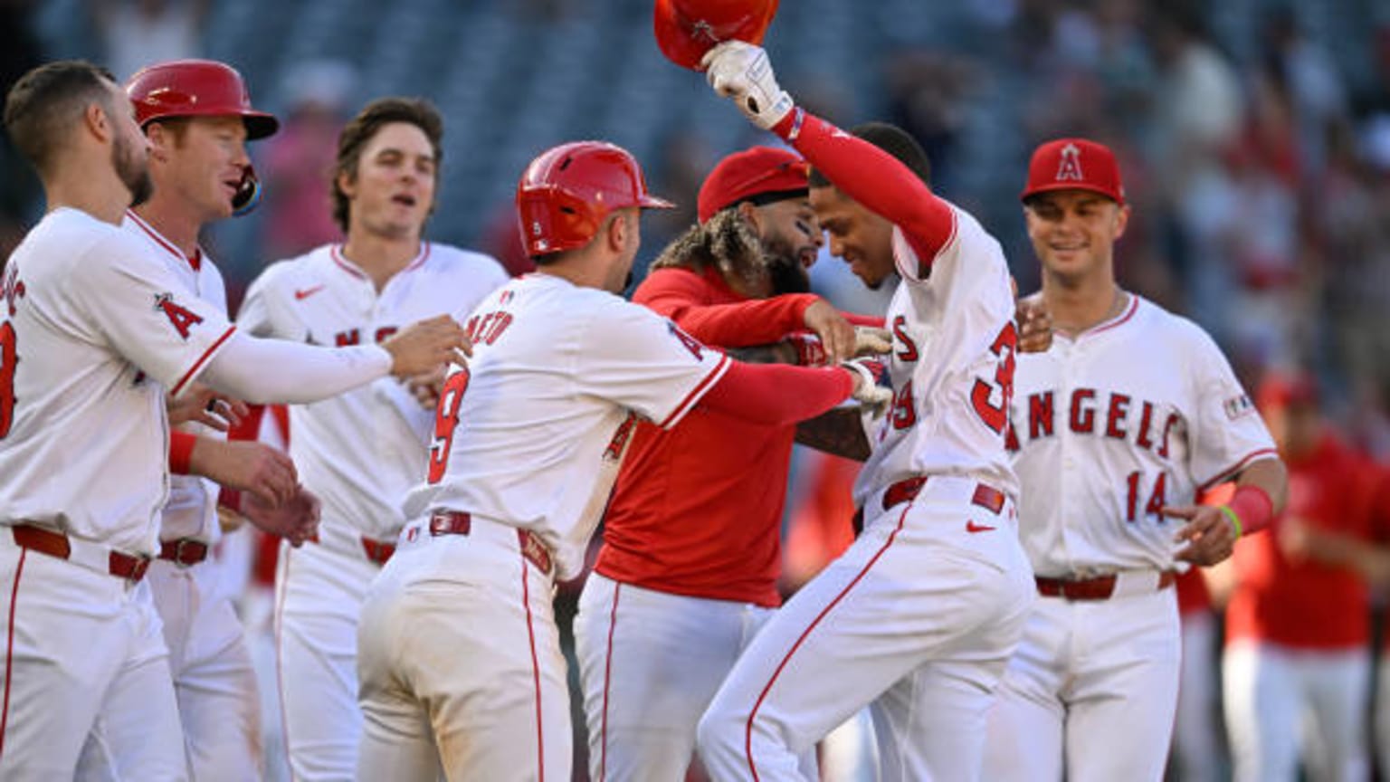 Adams define el juego con hit en el inning 13 18/09/2024 Los Astros