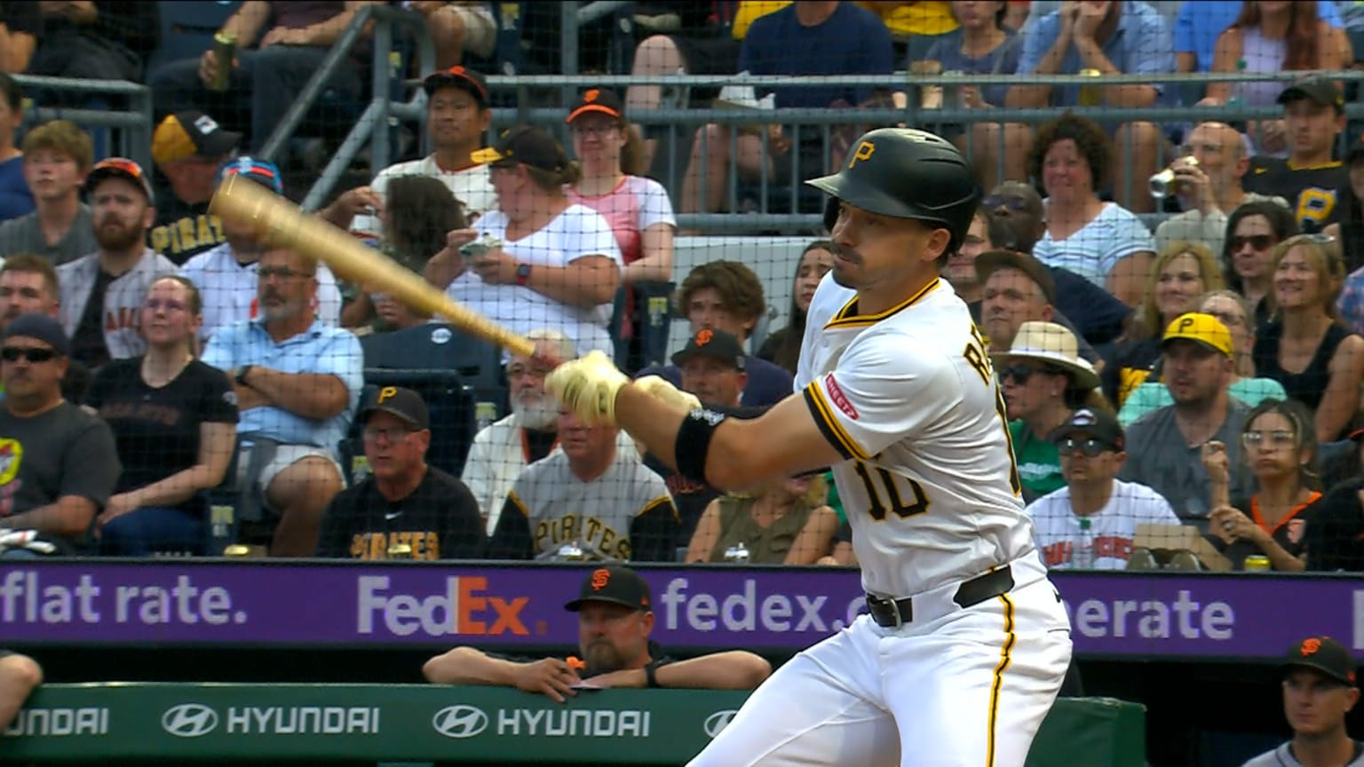 Bryan Reynolds' RBI single | 08/05/2025 | MLB.com