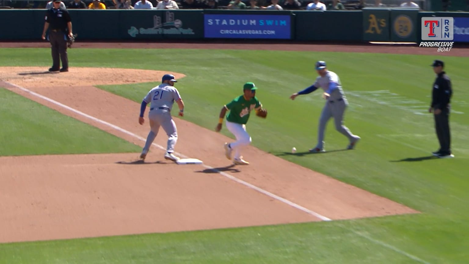 Rangers tie the game on a throwing error | 04/16/2026 | Texas Rangers