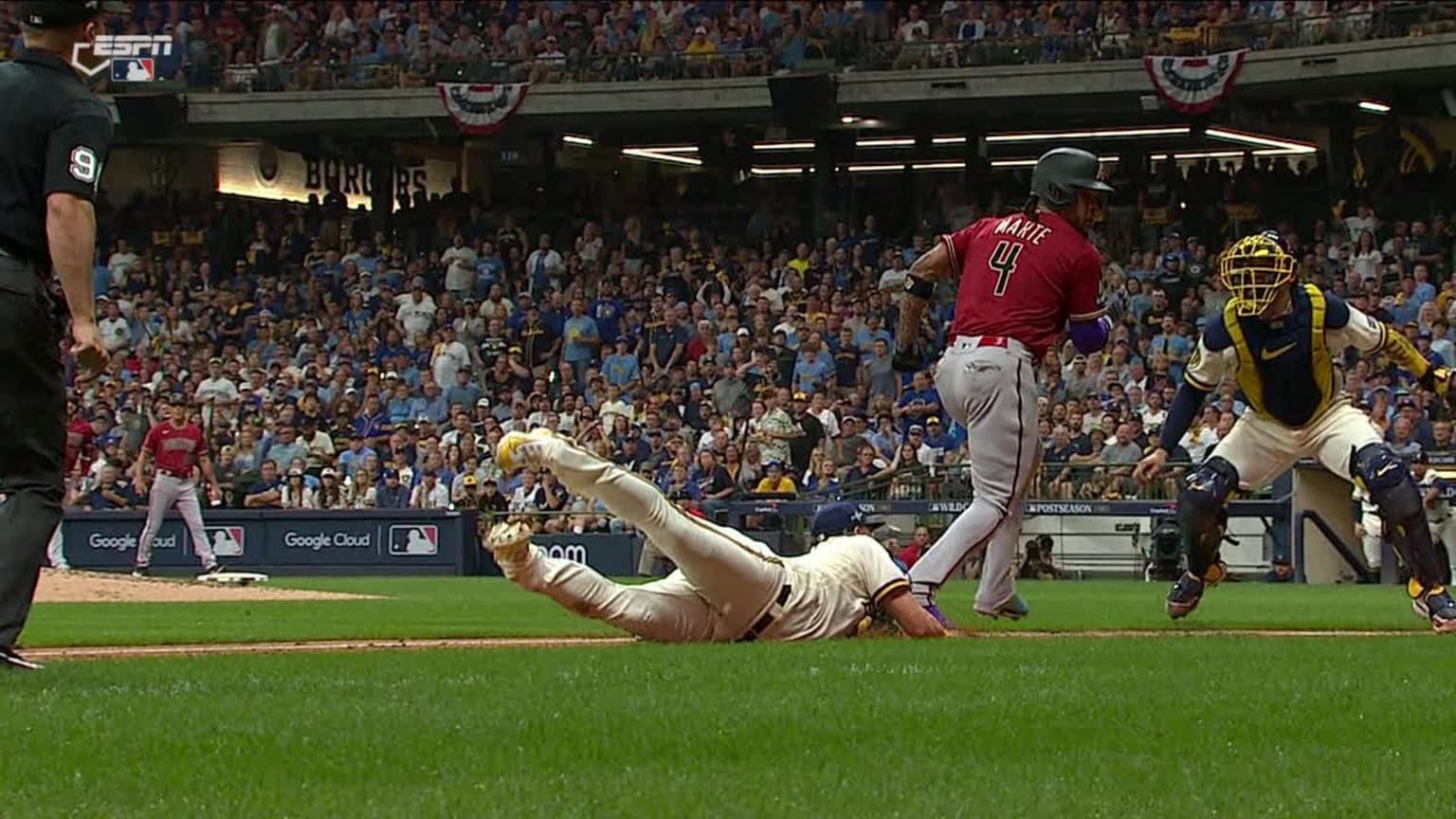 Marte out at home after review | 10/04/2023 | Milwaukee Brewers