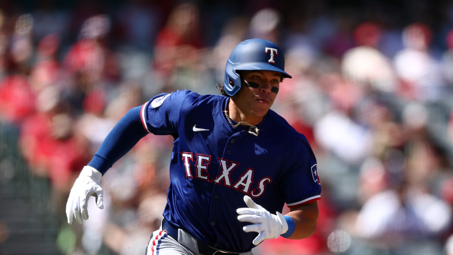 Dustin Harris' first hit drives in two 09/29/2024 Texas Rangers