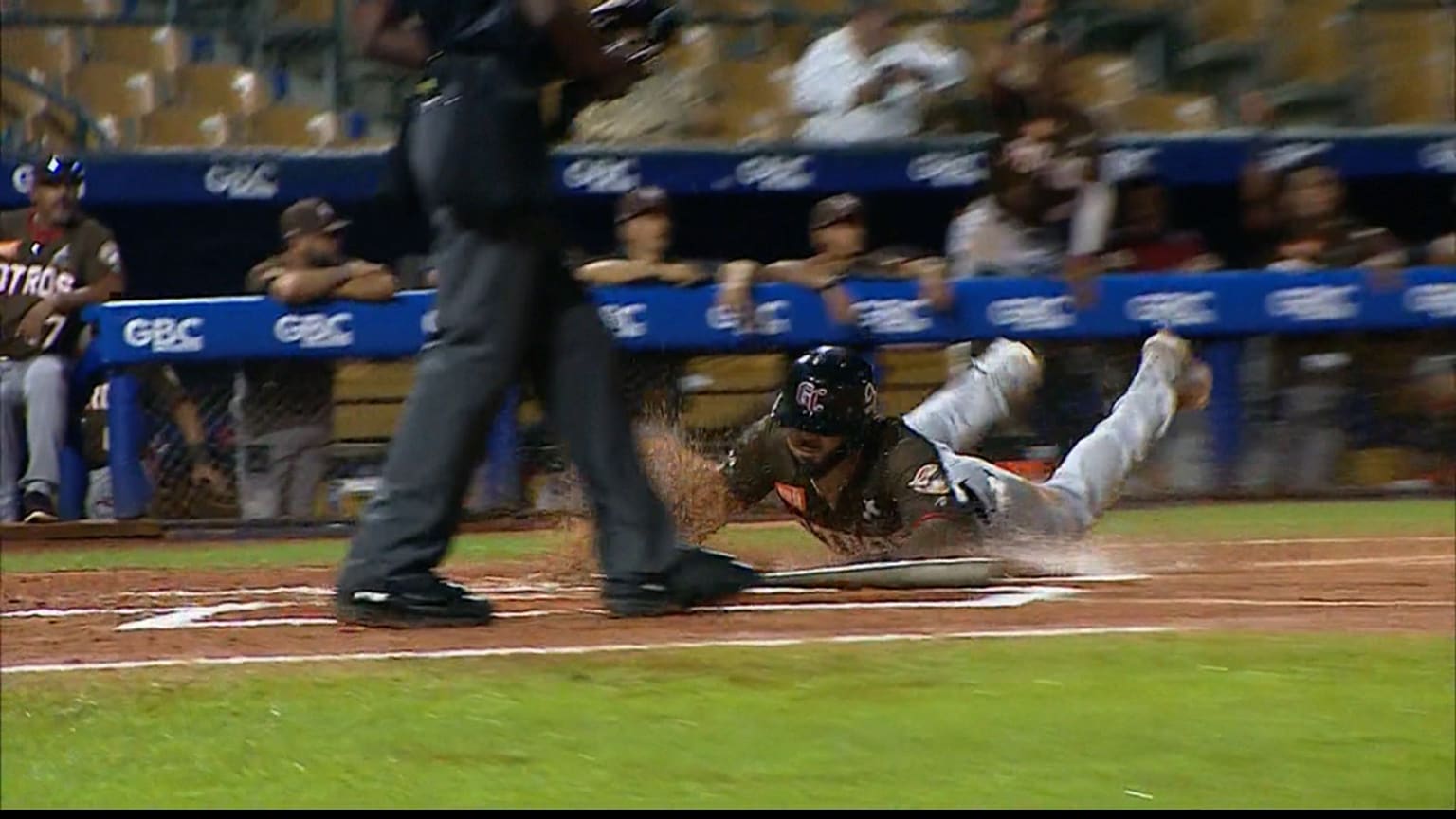 Leury García anota la cuarta carrera de Gigantes | 12/11/2023 ...