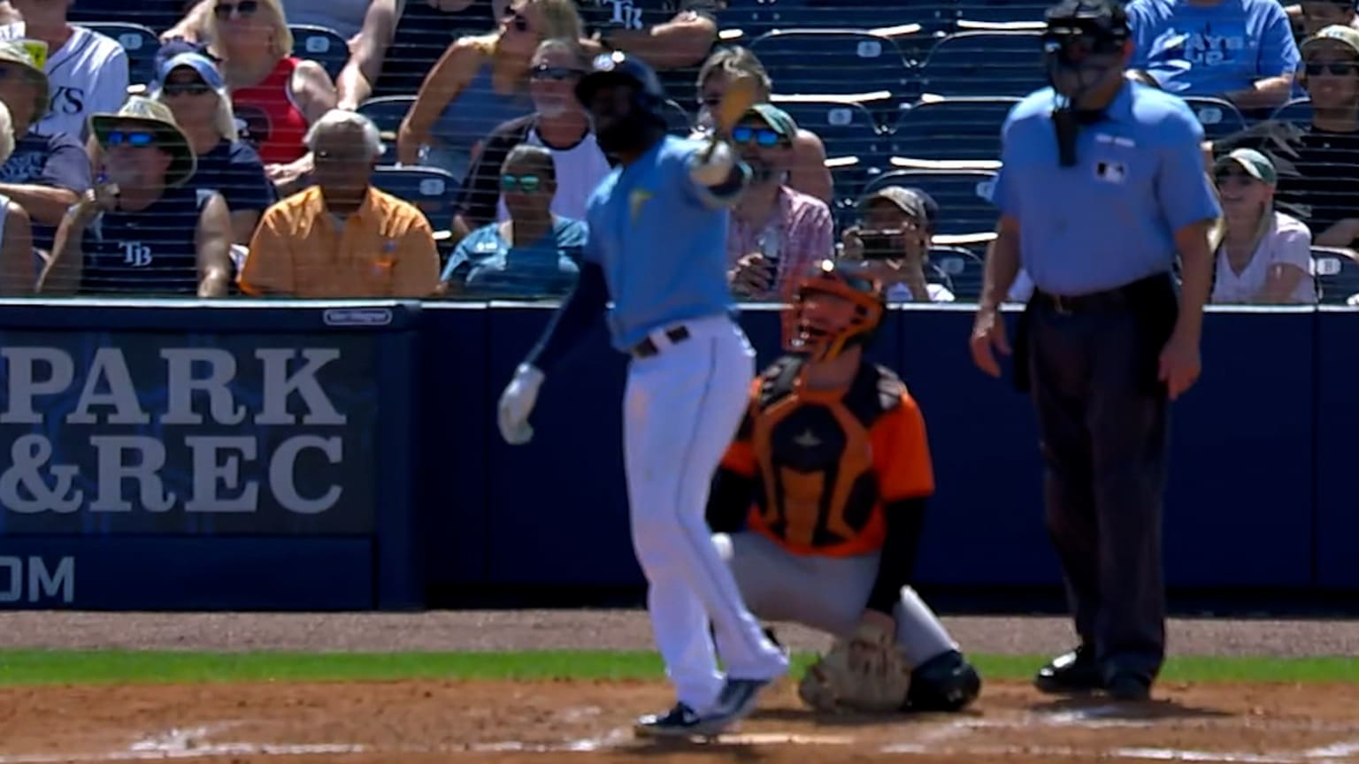 Randy Arozarena launches an opposite field home run 03/23/2025