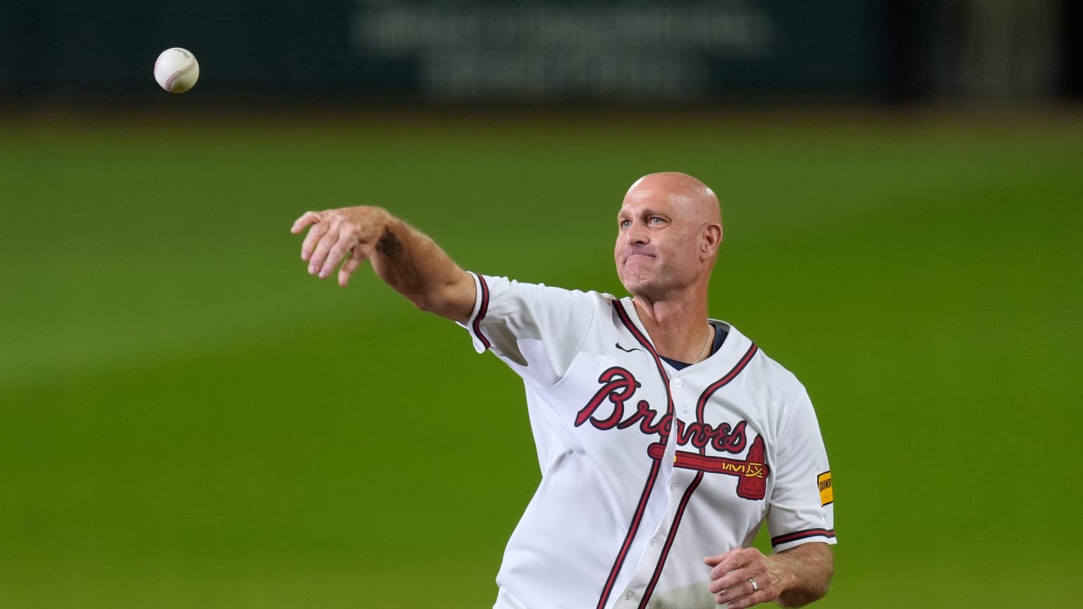 Tim Hudson's ceremonial first pitch | 10/01/2026 | MLB.com